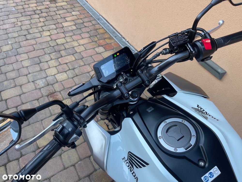 Honda CB - 12