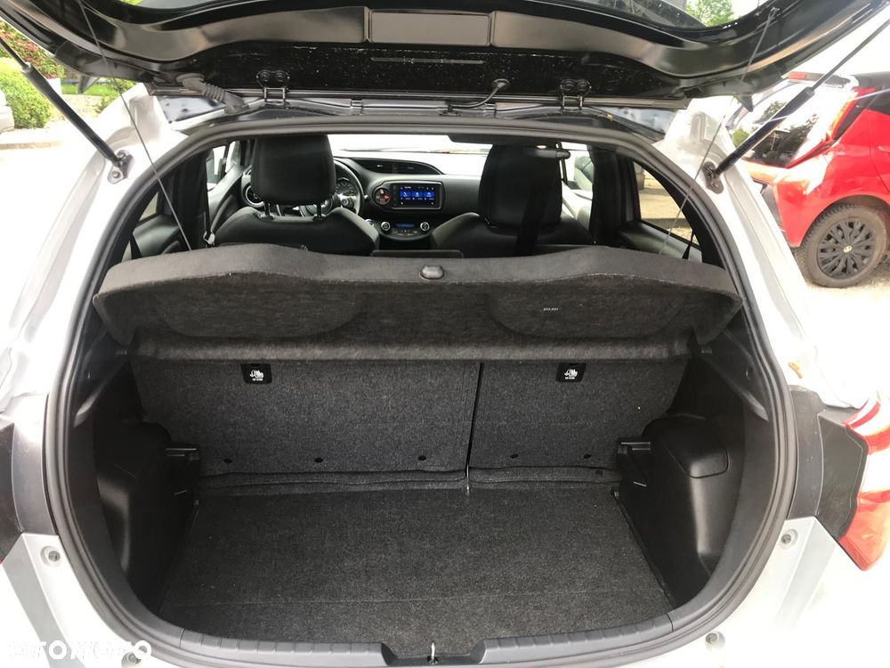 Toyota Yaris Hybrid 100 GR Sport - 13