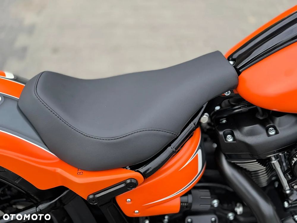 Harley-Davidson Softail Breakout - 14