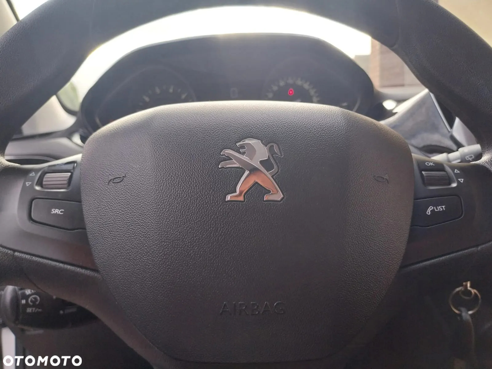 Peugeot 208 - 32