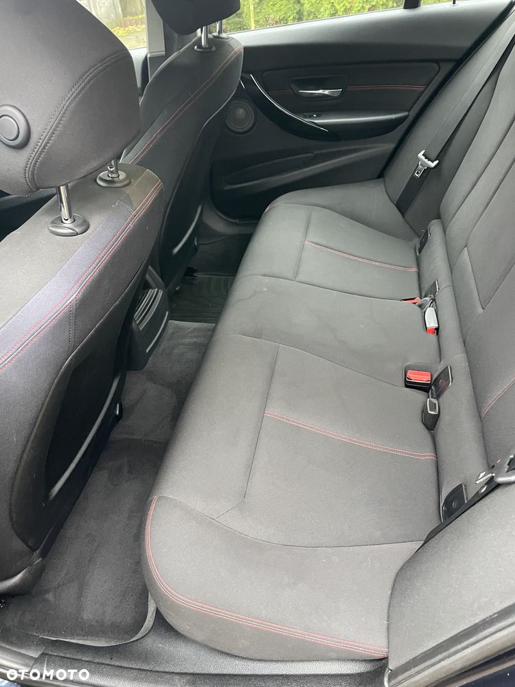 BMW Seria 3 328i Sport Line - 10