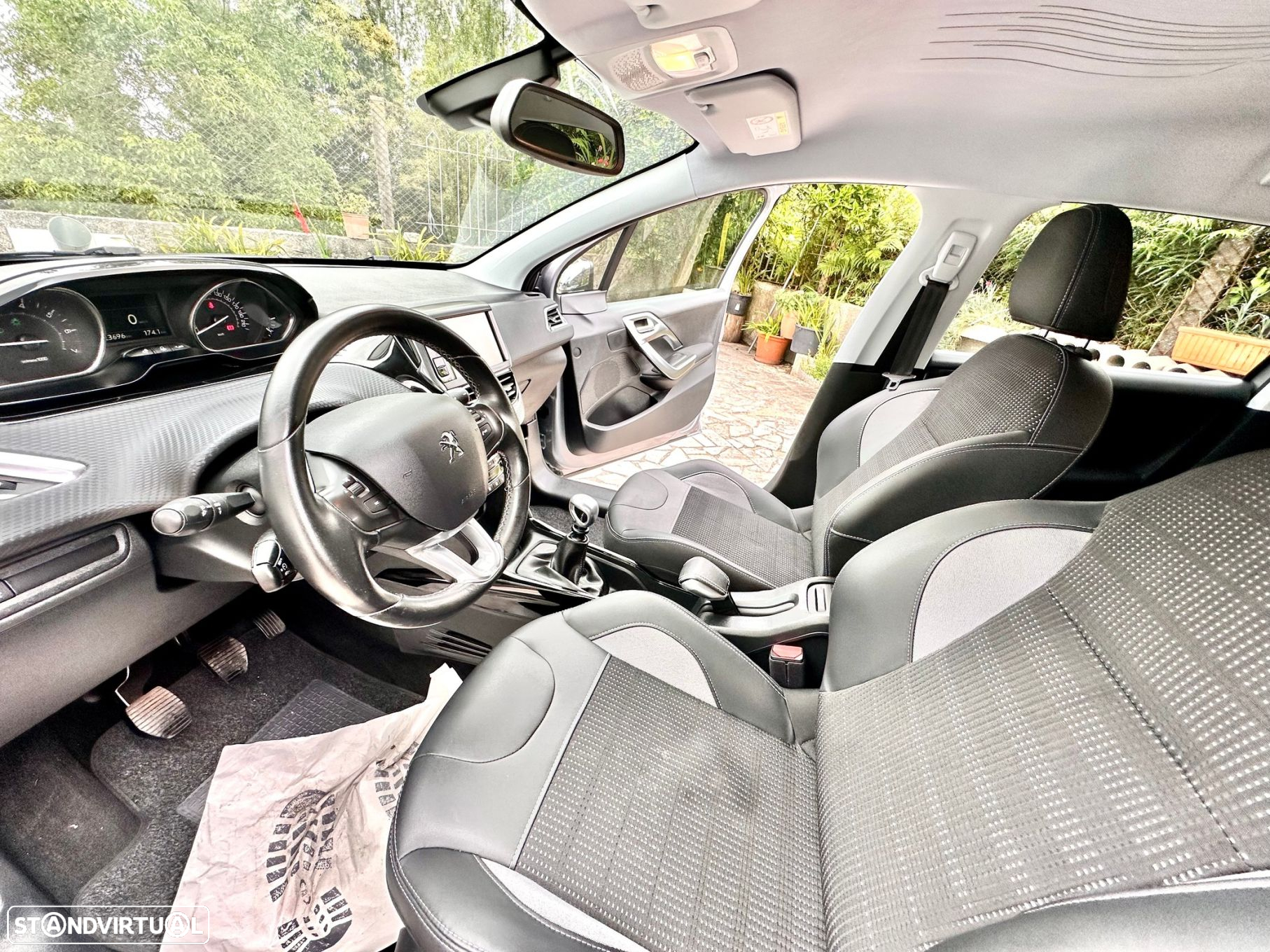 Peugeot 2008 1.2 PureTech Allure - 15