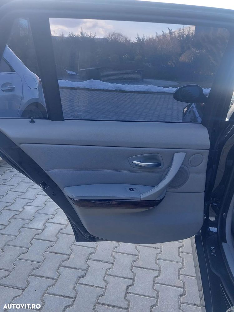 BMW Seria 3 325i - 24