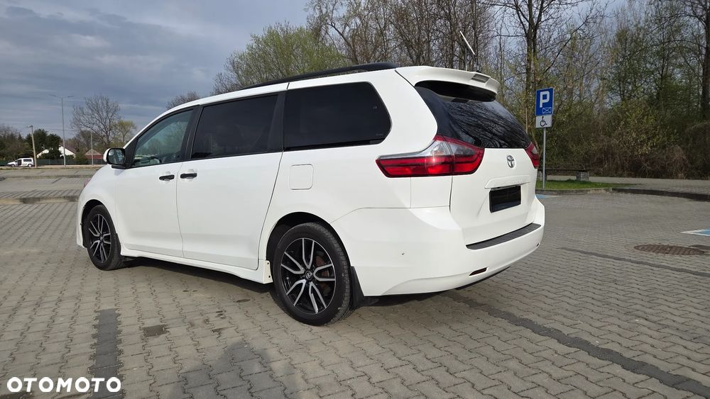 Toyota Sienna - 22