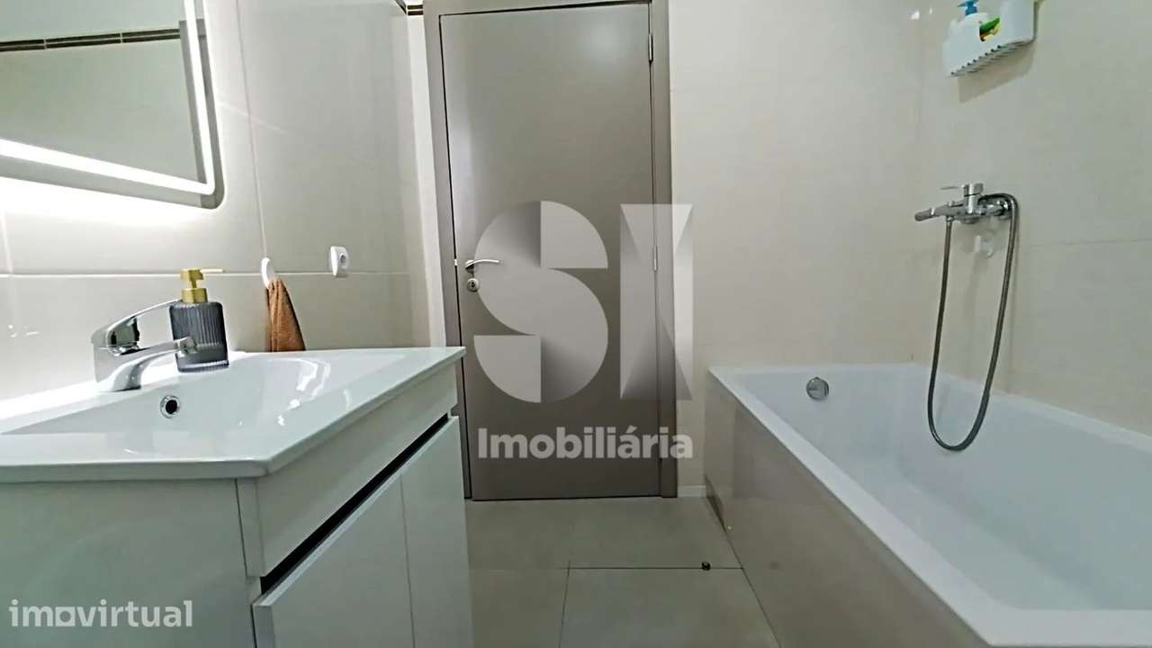 Moradia Moderna T5 + T3 com Piscina e Amplo Jardim - Grande imagem: 5/49