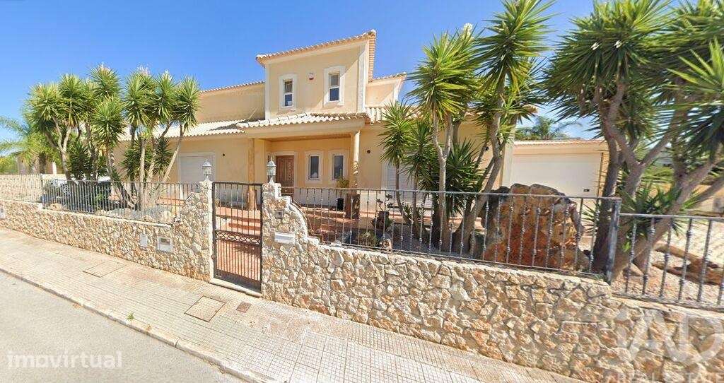 Moradia isolada T5 em Quelfes de 230 m2 - Grande imagem: 2/9