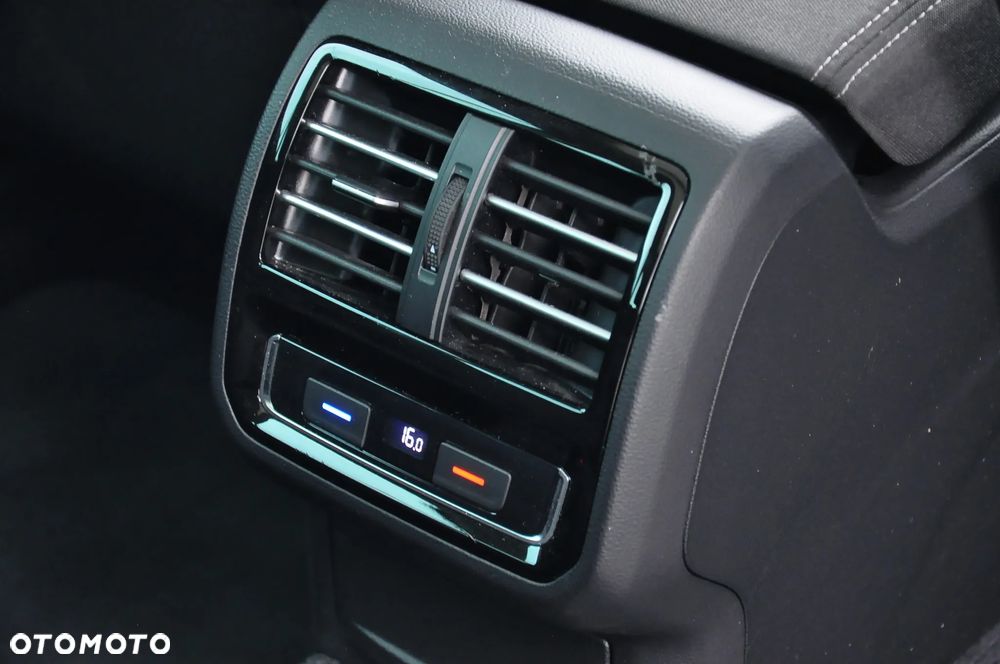 Volkswagen Passat - 33