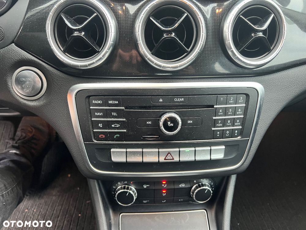 Mercedes-Benz CLA 200 7G-DCT UrbanStyle Edition - 15