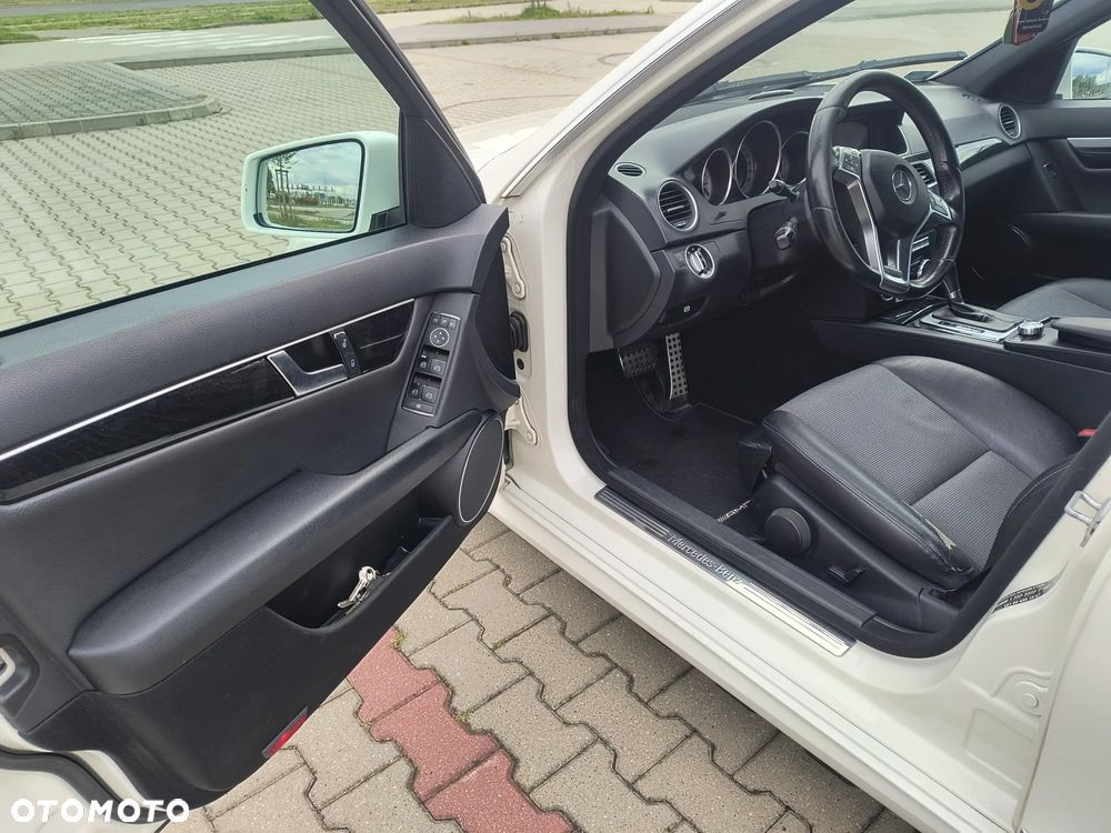 Mercedes-Benz Klasa C 250 CDI DPF 4Matic 7G-TRONIC BlueEFFICIENCY Avantgarde - 13
