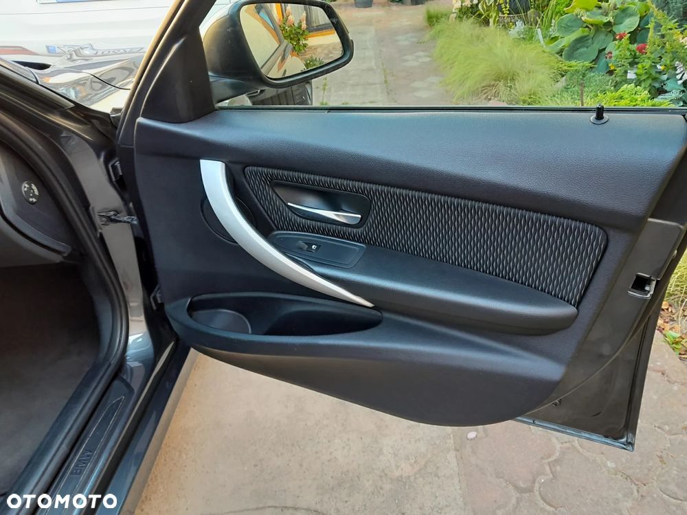 BMW Seria 3 320d - 16