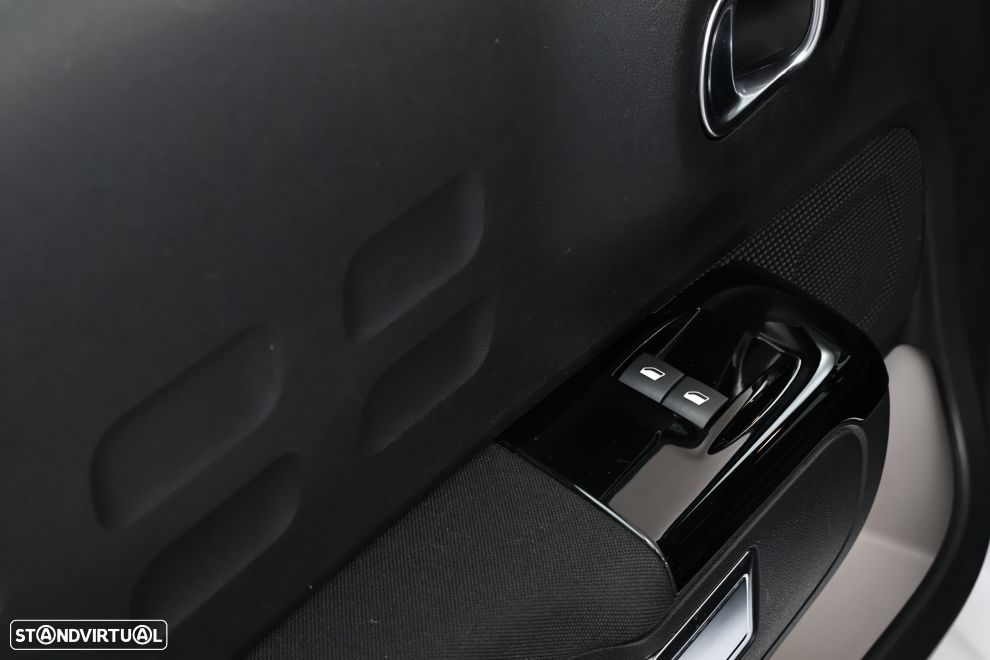 Citroën C3 1.2 PureTech Shine - 23