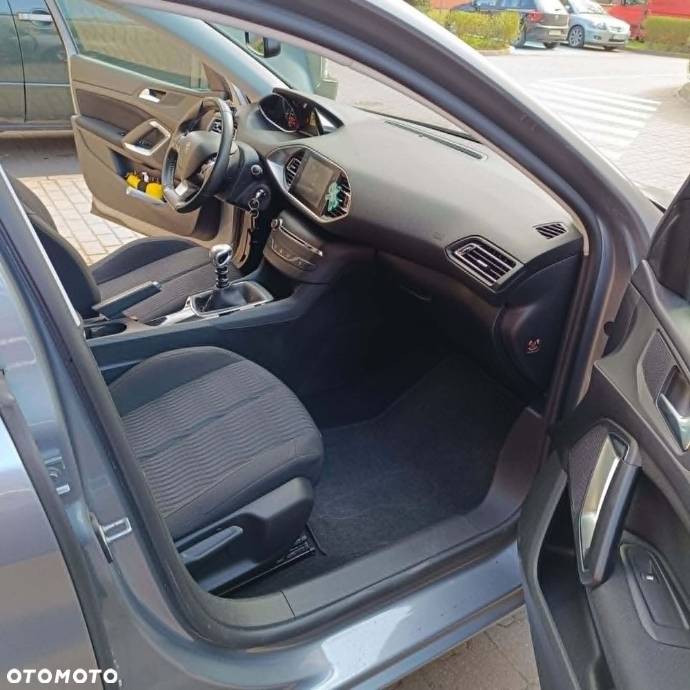 Peugeot 308 - 8