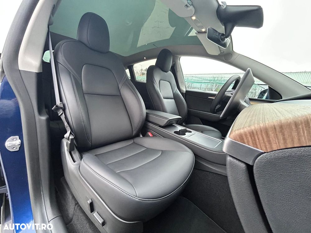 Tesla Model Y Long Range Dual Motor AWD - 16
