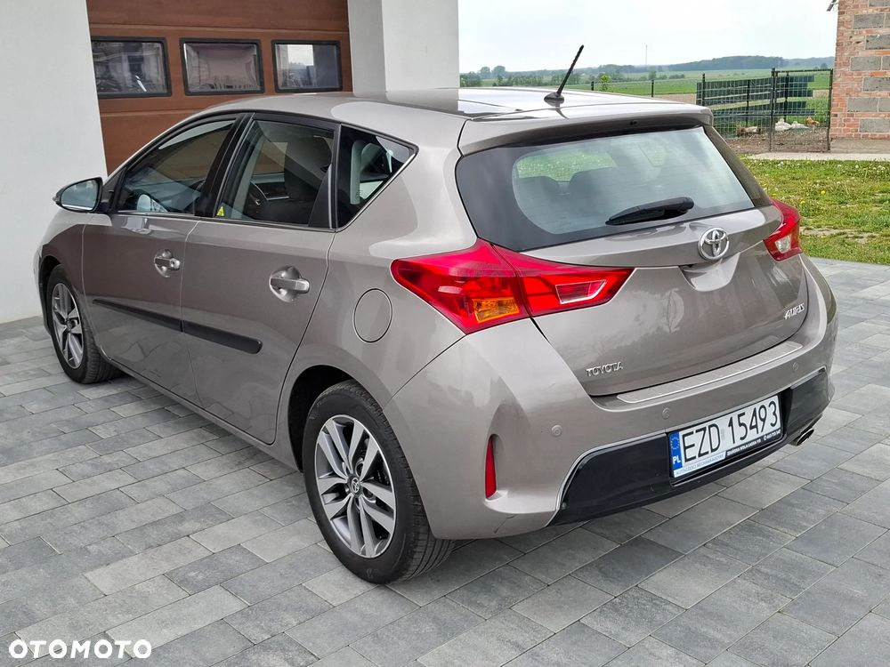 Toyota Auris 2.0 D-4D Executive - 5