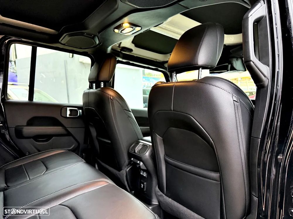 Jeep Wrangler Unlimited - 33