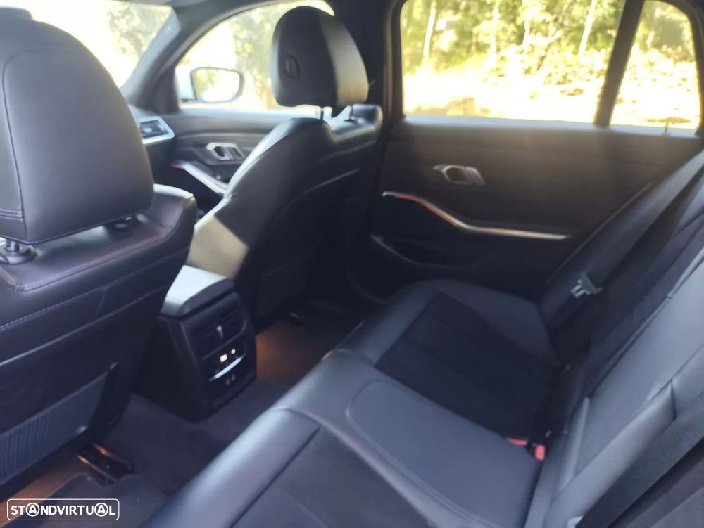 BMW 318 d Pack Desportivo M Auto - 21
