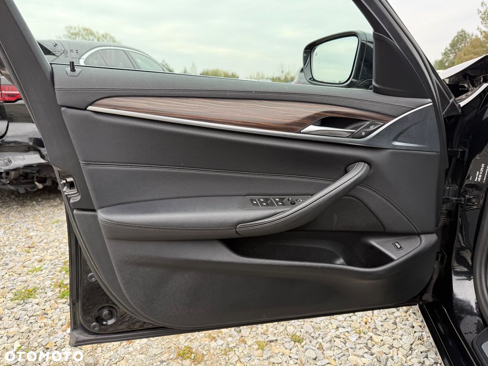 BMW Seria 5 530d xDrive Luxury Line - 15