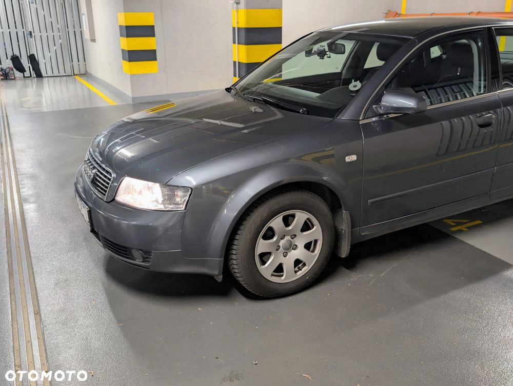 Audi A4 Limousine - 8