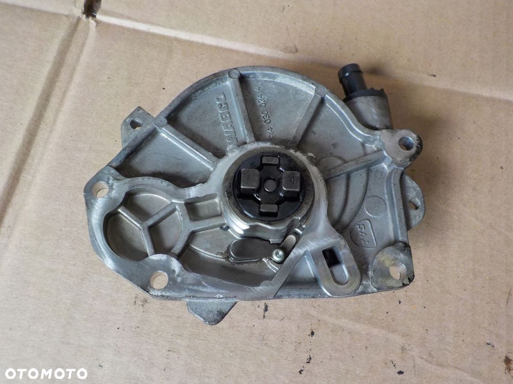 VW GOLF V 1.6 TDI POMPA VACUM 03L145100B - 1