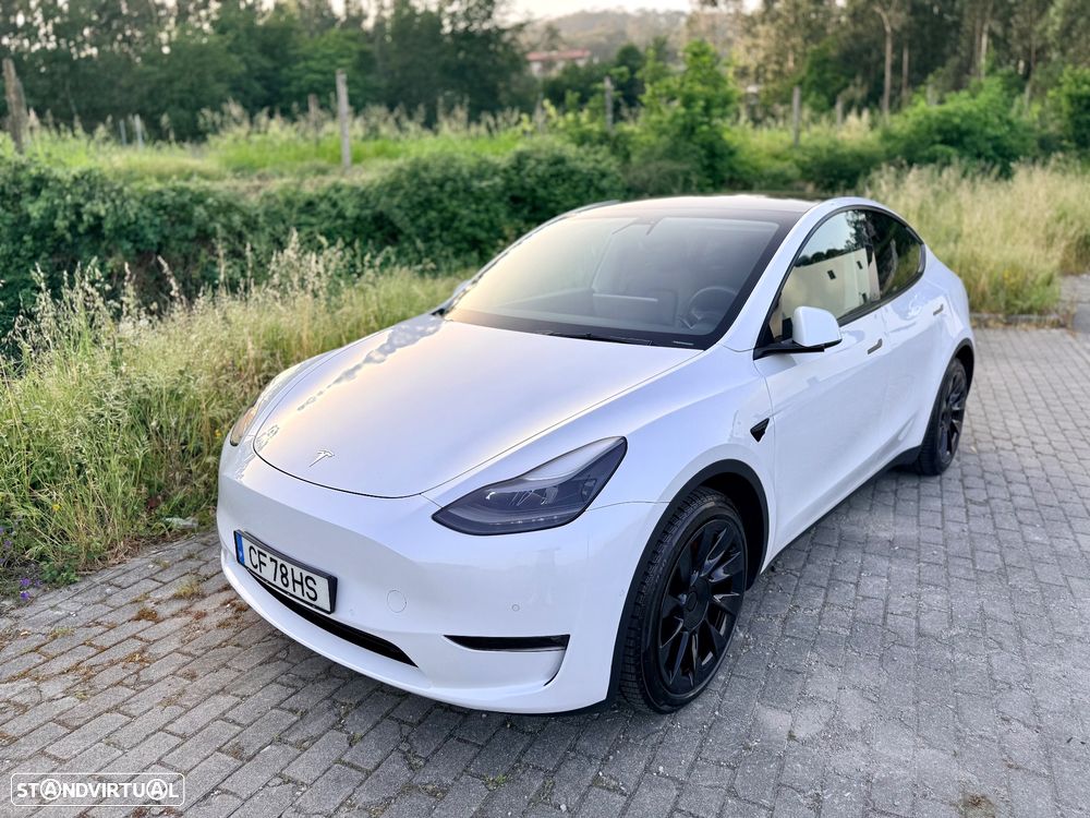 Tesla Model Y - 10