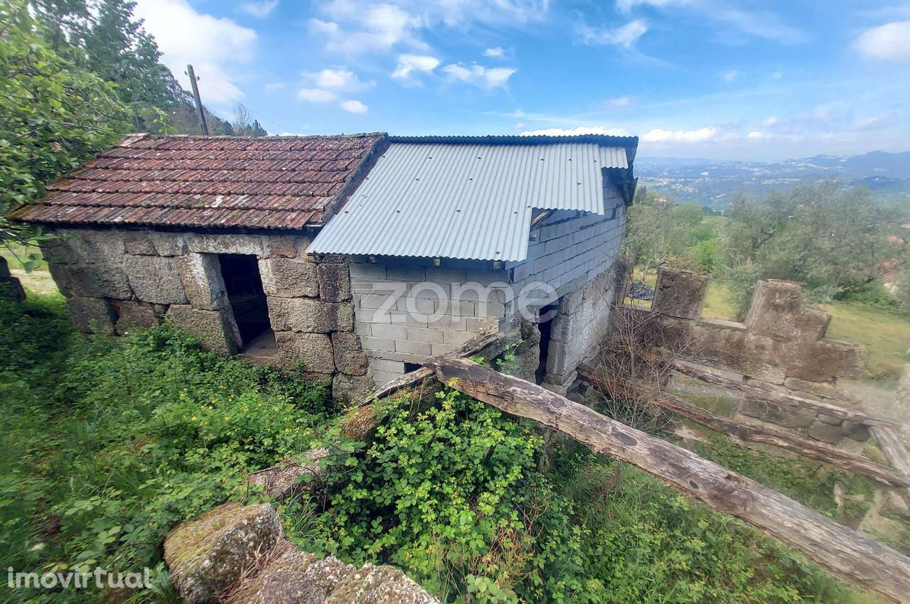 Terreno urbano com ruína - Grande imagem: 3/15