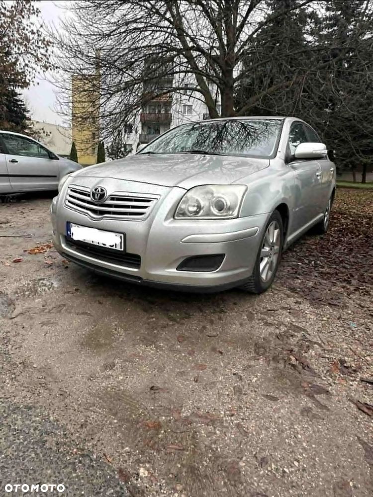 Toyota Avensis - 1