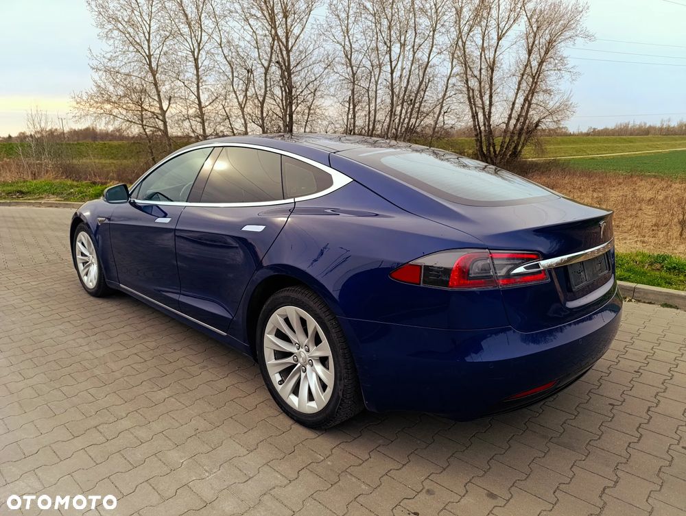 Tesla Model S - 4