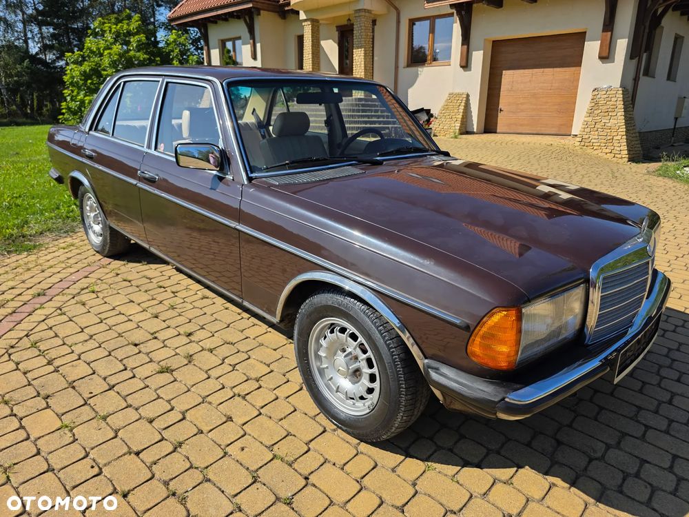 Mercedes-Benz W123 - 29