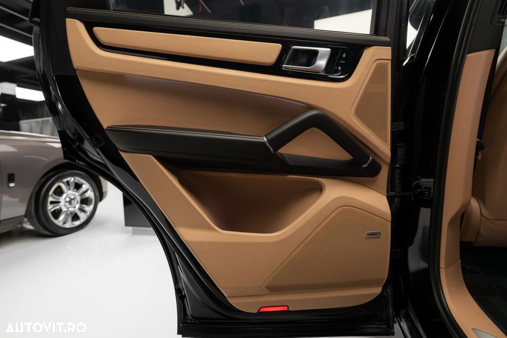 Porsche Cayenne - 30