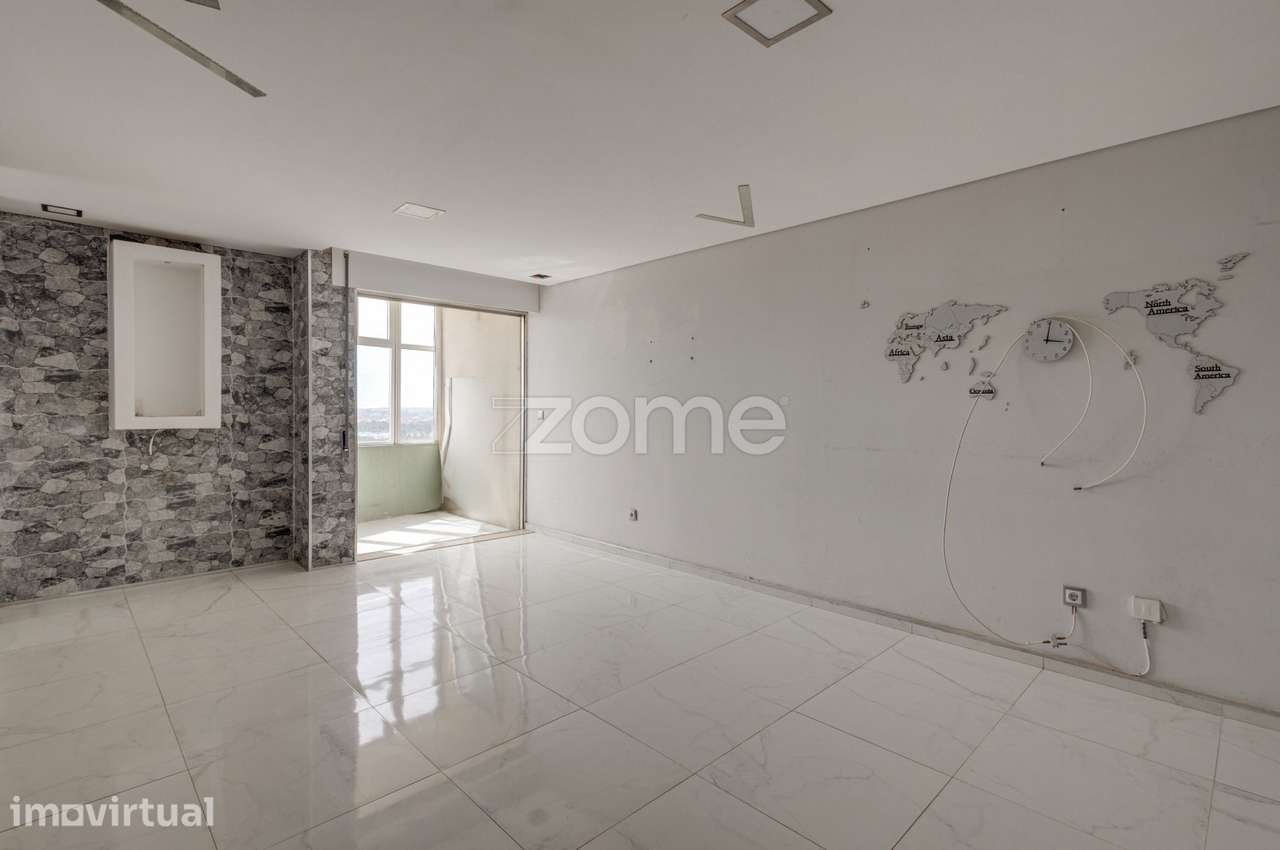 Apartamento T4 Renovado | Varanda e Elevador | Fânzeres - Grande imagem: 4/24