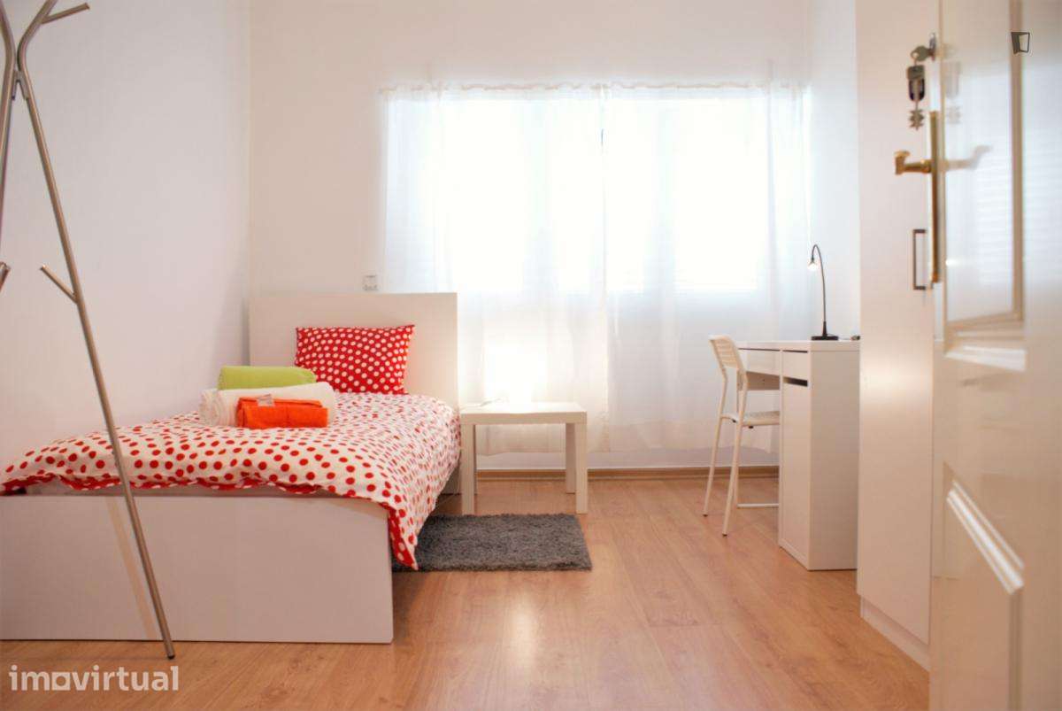 Quarto - localizado em Sete Rios Lisbon - Grande imagem: 4/17