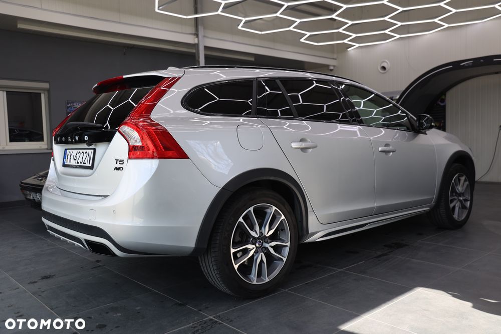 Volvo V60 Cross Country T5 AWD Geartronic - 5