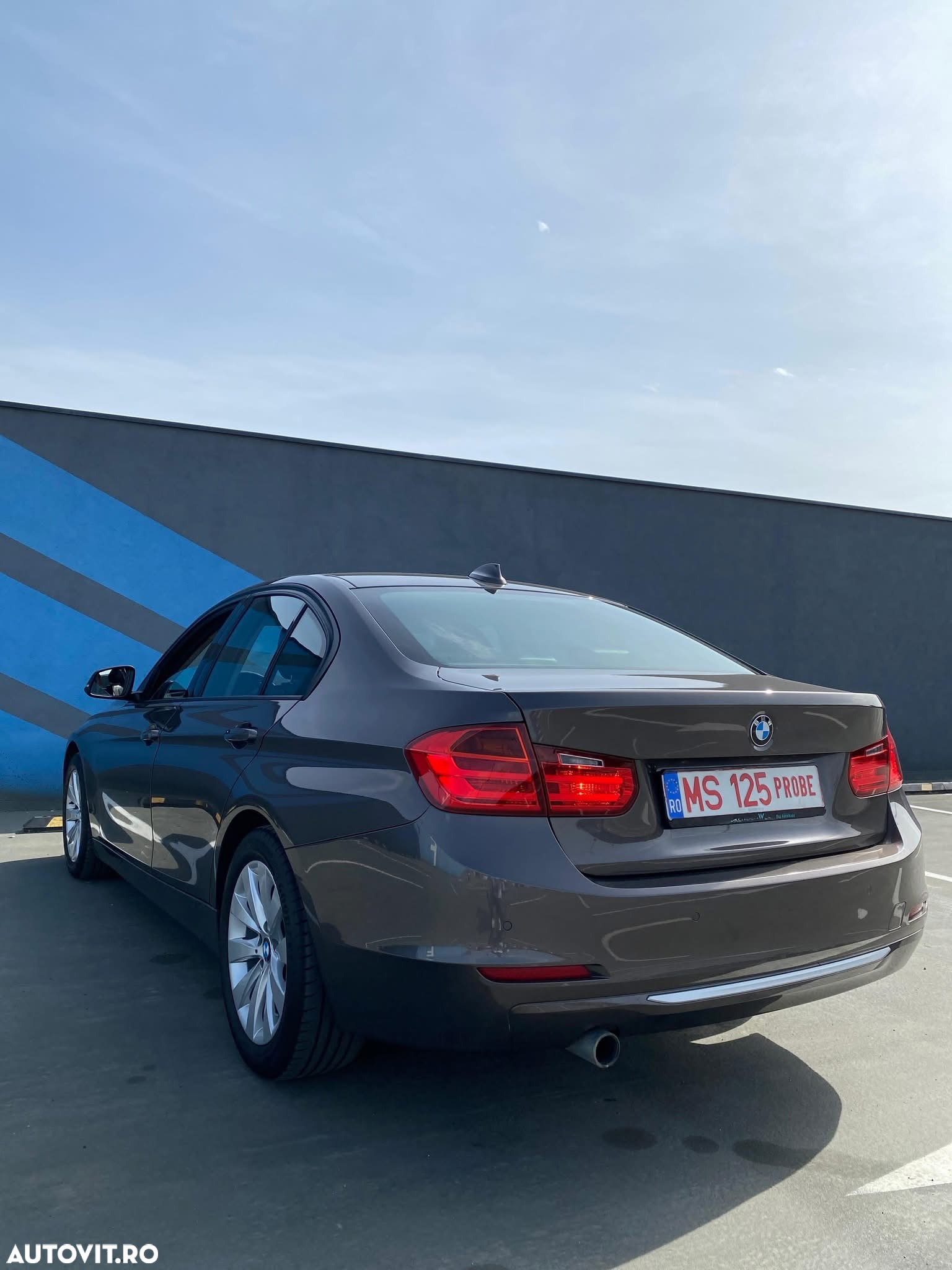 BMW Seria 3 318d - 15