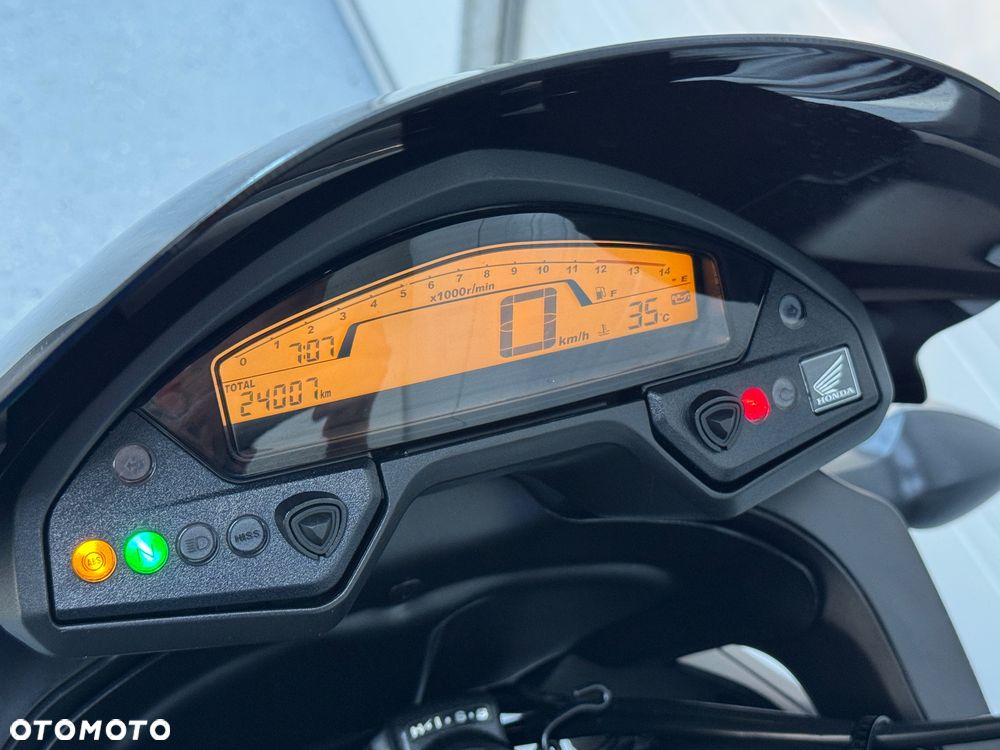 Honda VFR - 25