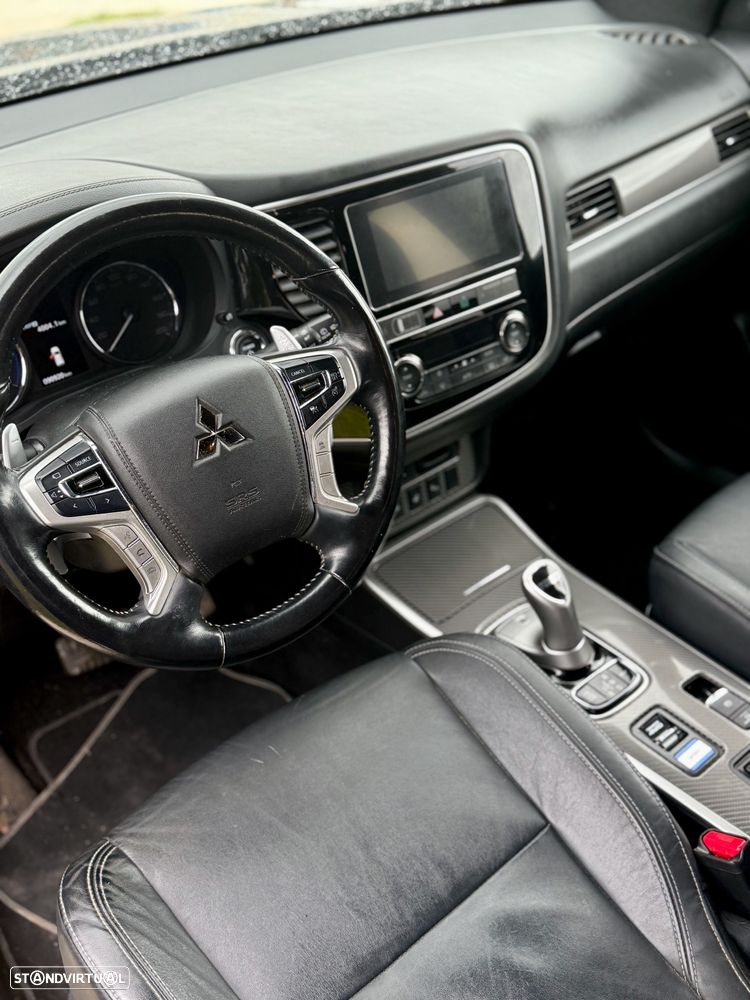 Mitsubishi Outlander - 10