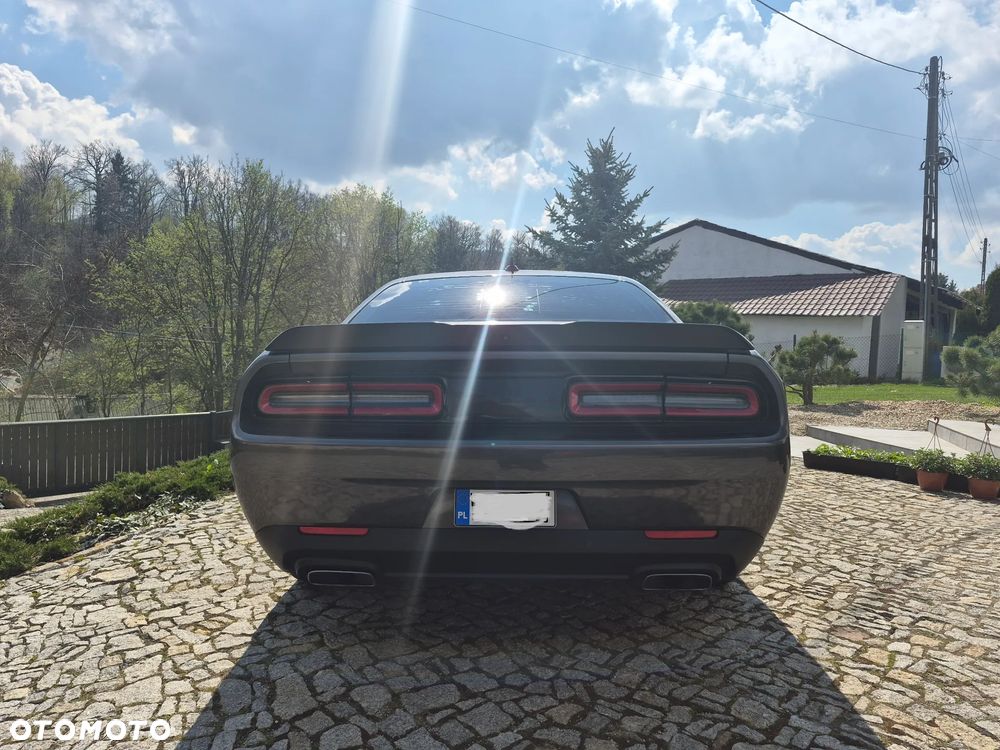 Dodge Challenger 5.7 R/T - 18