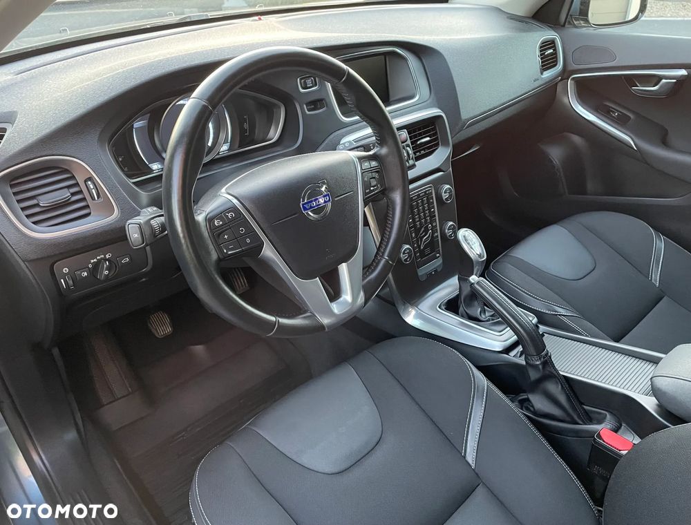 Volvo V40 D3 Momentum - 8