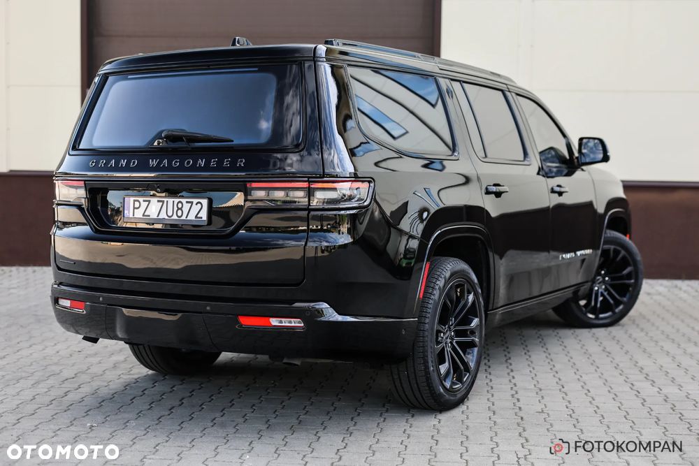 Jeep Grand Wagoneer - 14