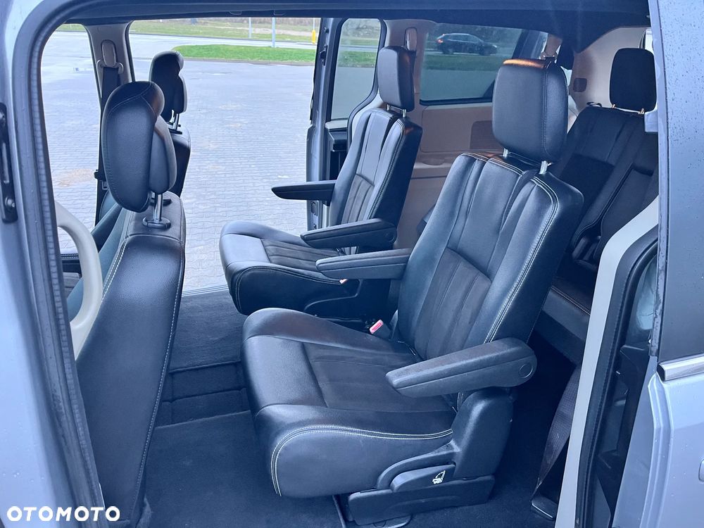 Dodge Grand Caravan - 10