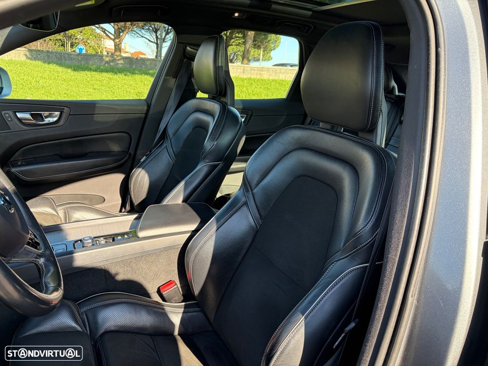 Volvo XC 60 2.0 T8 PHEV R-Design AWD - 4