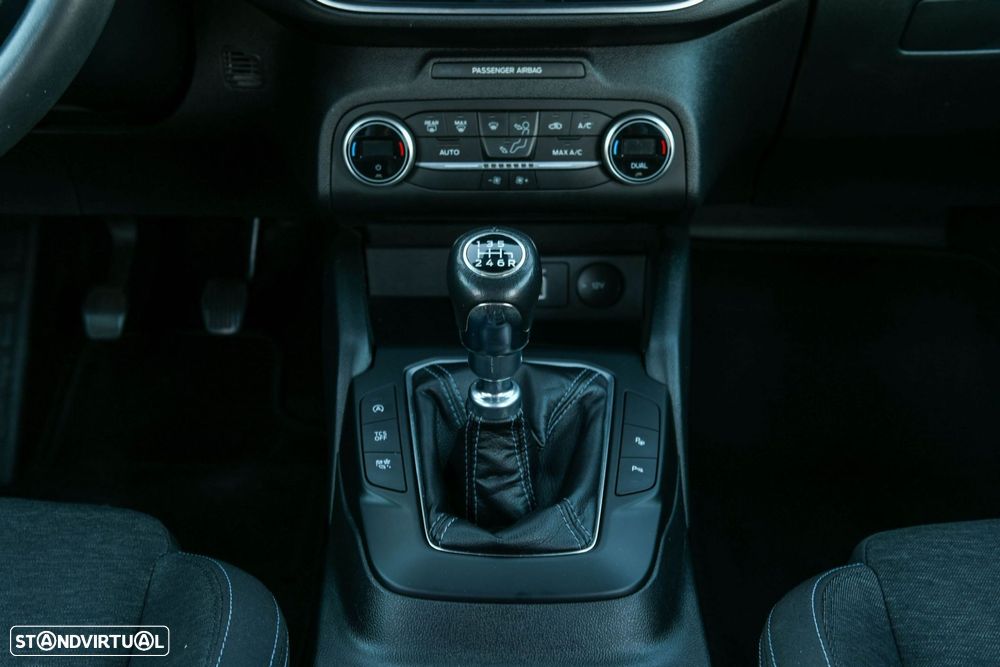 Ford Focus 1.0 EcoBoost Active X - 24