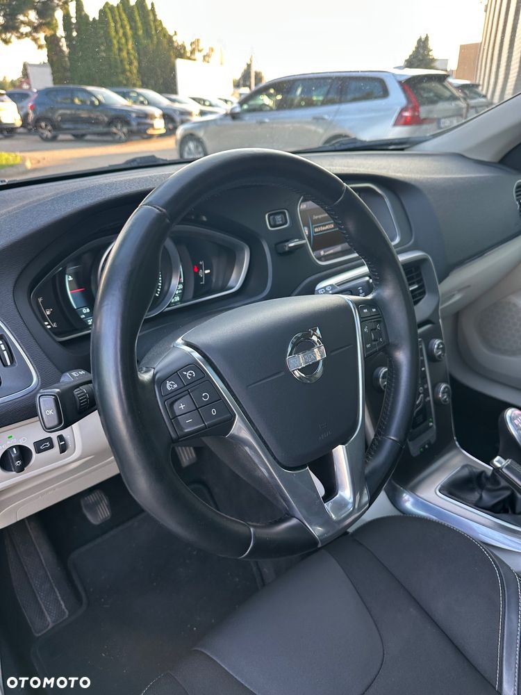 Volvo V40 D2 Momentum - 24