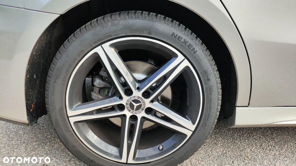 Mercedes-Benz Klasa A 220 4-Matic 7G-DCT - 23