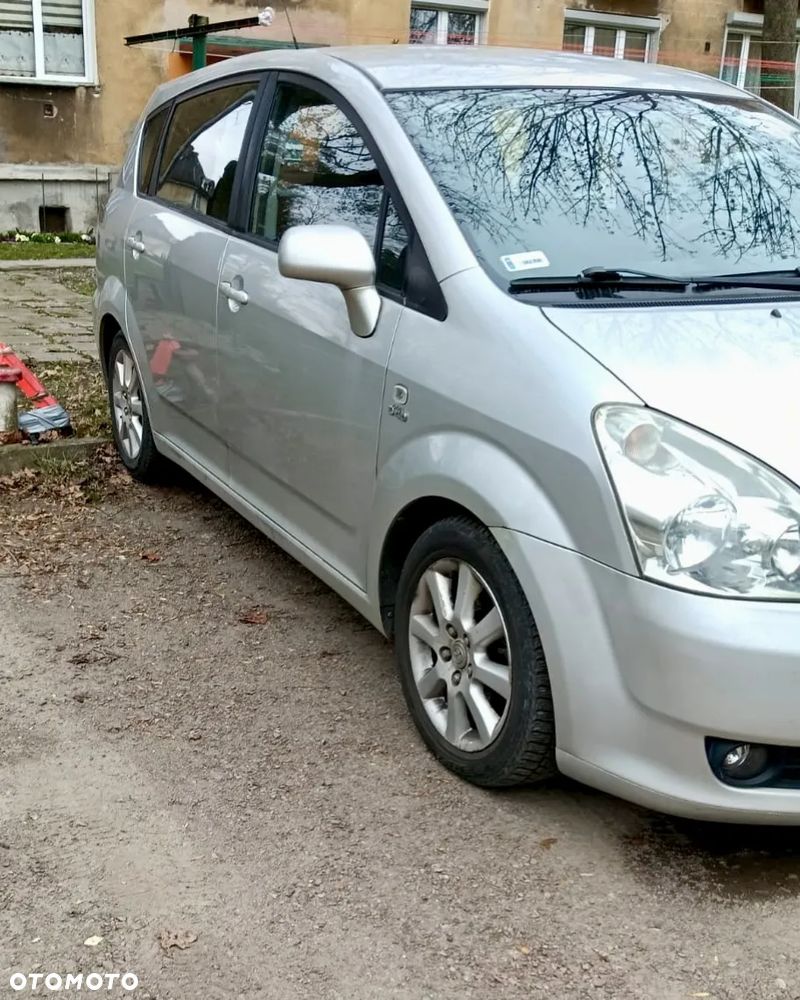Toyota Corolla Verso - 2