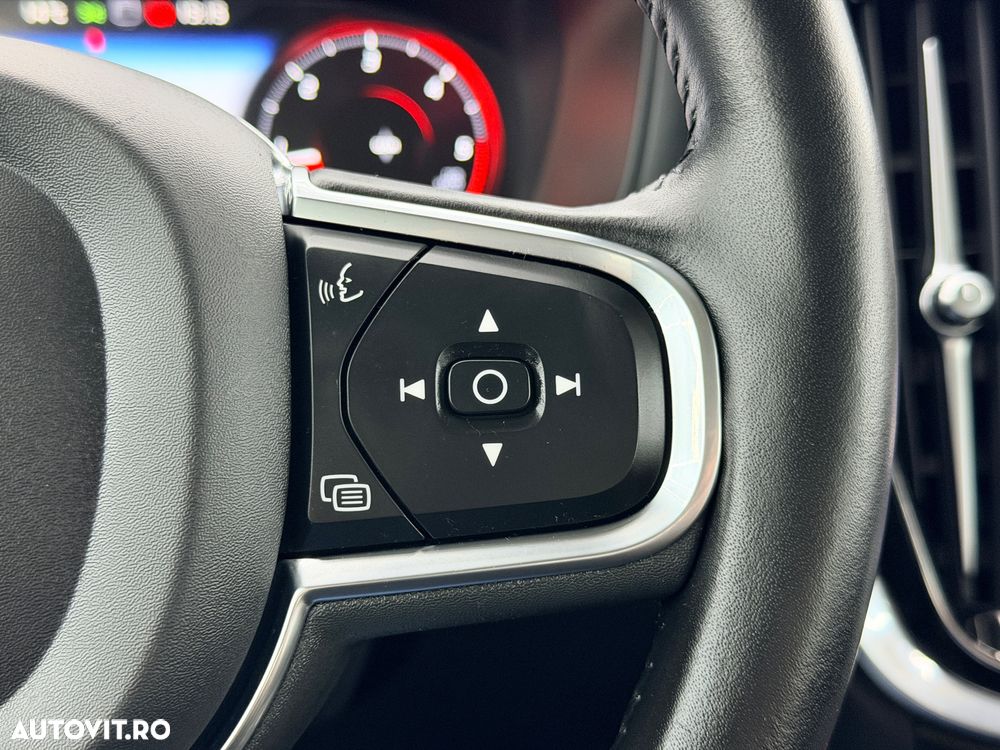 Volvo V60 D3 Momentum Core - 27