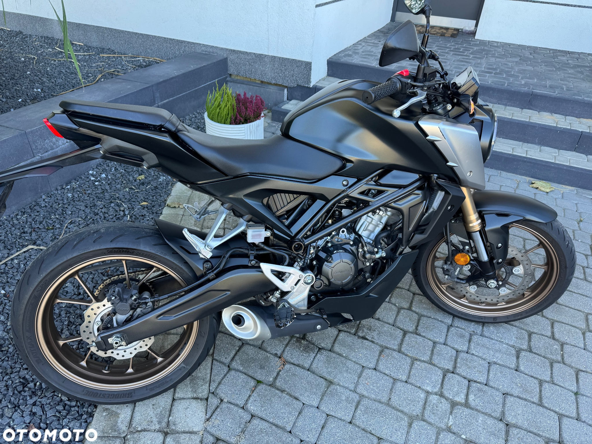 Honda CB - 12