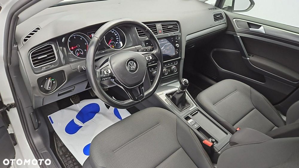 Volkswagen Golf - 9