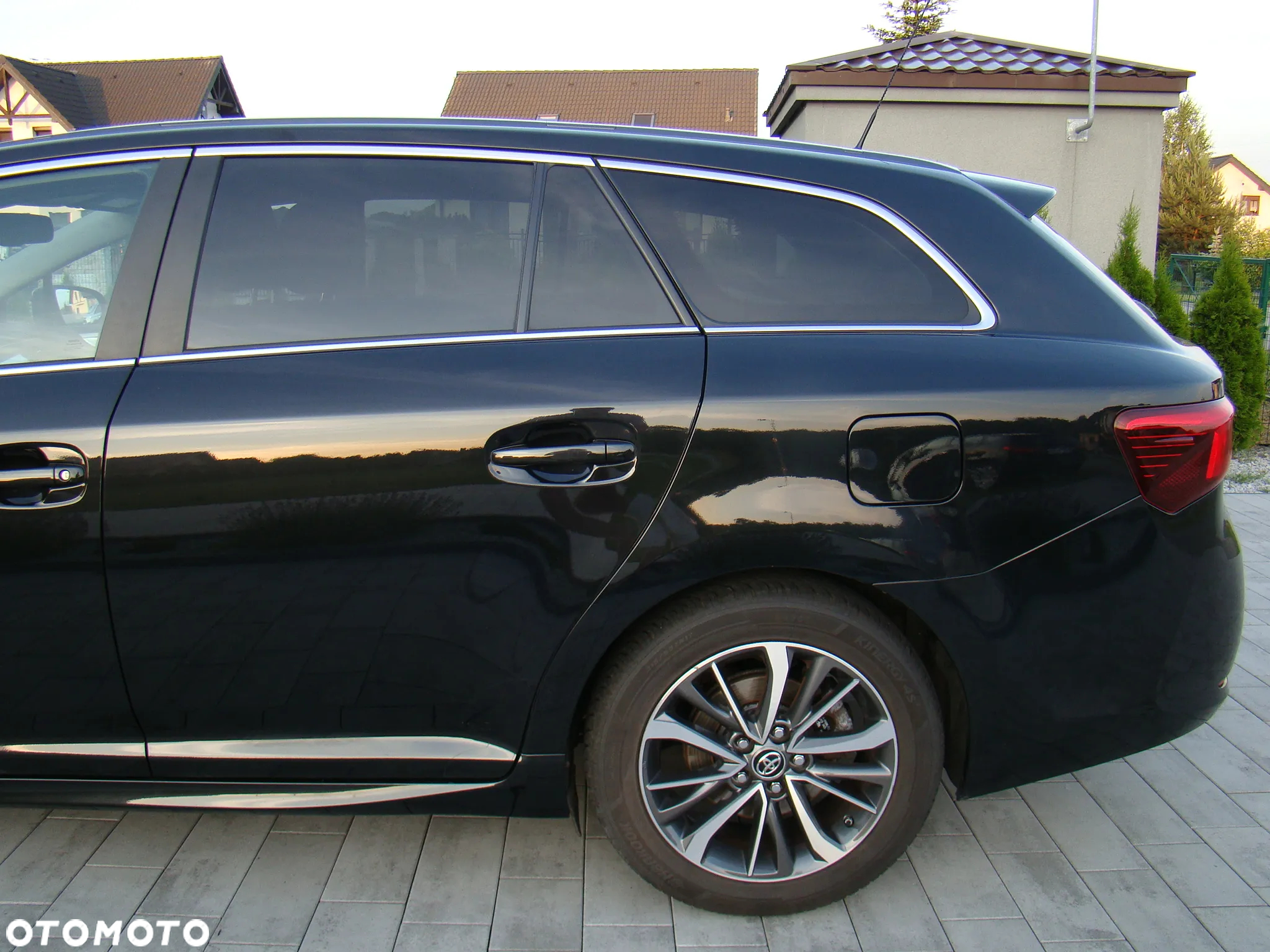 Toyota Avensis 2.0 D-4D Premium - 8