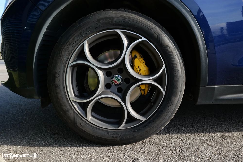 Alfa Romeo Stelvio 2.0 T Veloce Q4 AT8 - 37