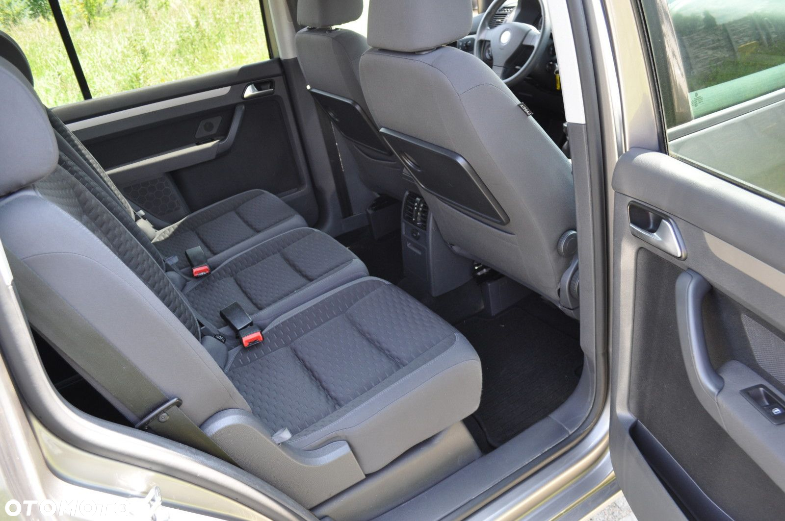 Volkswagen Touran - 12